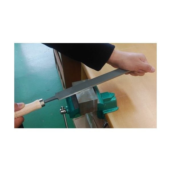 画像2: TRUSCO 鉄工用ヤスリ 木柄付 平 中目 刃長250 THI250-02-S [102-6225] (2)