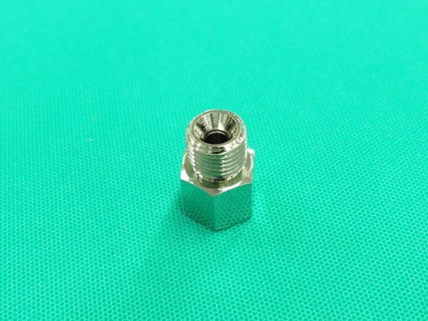 画像2: アルゴン調整器用出口側変換アダプター M12-P1.0メス側+9/16-18UNFオス側 (2)