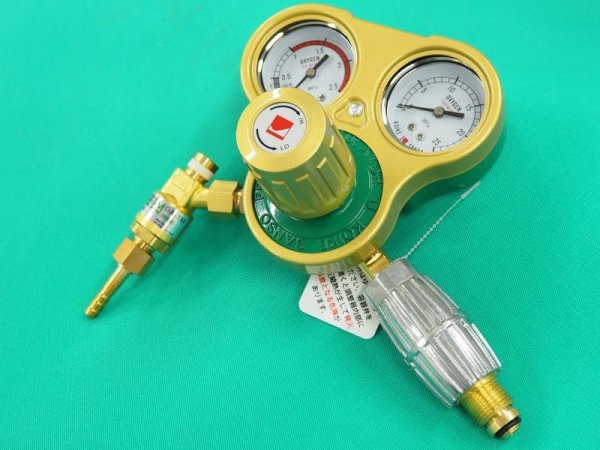 画像2: 酸素調整器 セフティゴールド-V てじめくんまもり 乾式安全器付、ゲージプロテクター付 SG-V-HMF 関西式 小池酸素工業 (2)