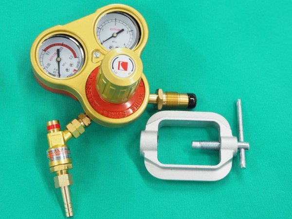 画像2: アセチレン調整器 セフティゴールド-V まもり 乾式安全器付、ゲージプロテクター付 SG-V-2A 小池酸素工業 (2)