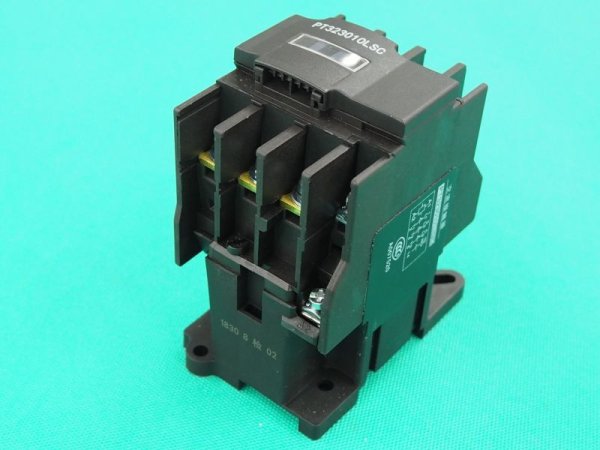 画像1: Panasonic半自動溶接機YD-160SL7、YD-190SL7用マグネットスイッチYMAD71（旧6型用取付板DFP00659供給終了） (1)