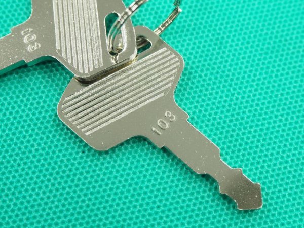 画像2: 新ダイワ EGW / デンヨーGAW 用 スペアキー (1セット2個入り) 066-00099-80 (0602100262) ロビン・スバル 在庫限り (2)