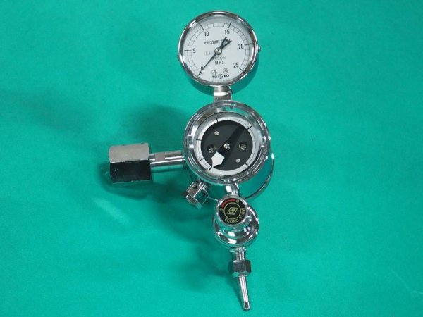画像2: ガス節約器付アルゴン調整器 エコノ・ダイヤル B型 AR-15L/min 千代田精機  (2)
