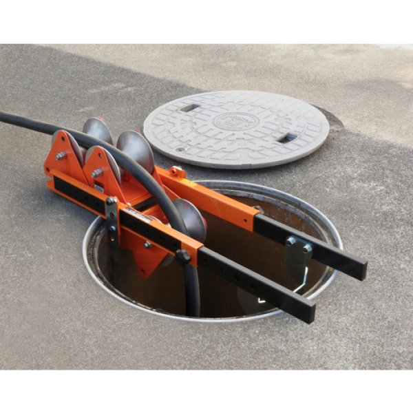 画像2: マンホールラック（マンホール用三連コロ取付台） ISK-MR36 (10192) 育良精機 (2)