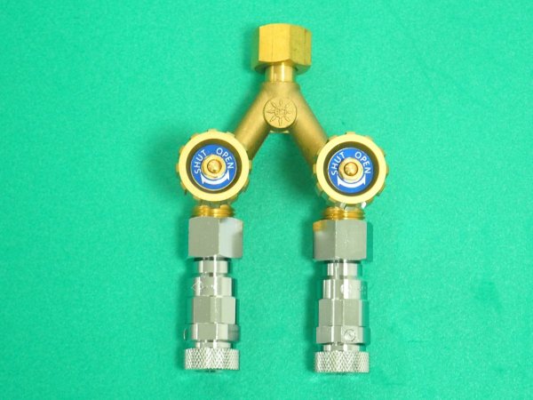 画像1: 酸素調整器用分岐管 二又バルブ YB-1 出口ワンタッチ（Ｑジョイント）仕様 (1)