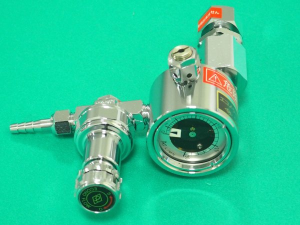 画像2: ガス節約器付アルゴン調整器(配管用) エコノ・ダイヤル H型 調整器付 AR-30L/min 千代田精機  (2)