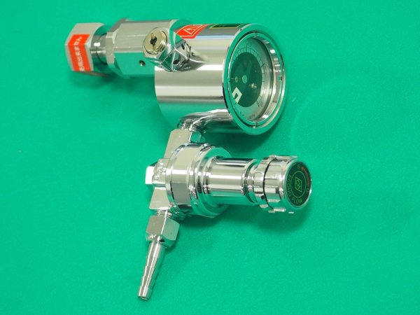 画像1: ガス節約器付アルゴン調整器(配管用) エコノ・ダイヤル H型 調整器付 AR-30L/min 千代田精機  (1)
