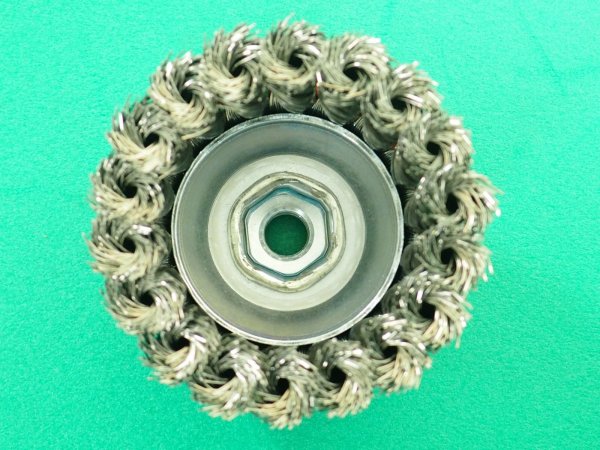 画像2: クロダブラシ バイソンひねりワイヤーカップブラシ（0.35） BS65M10-035 [324-0380] (2)