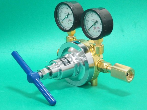 画像2: 中流量調整器 YM-301 真鍮タイプ  YM-301-R-1116-2211-O₂、N₂、Ar、Air ヤマト産業 (2)