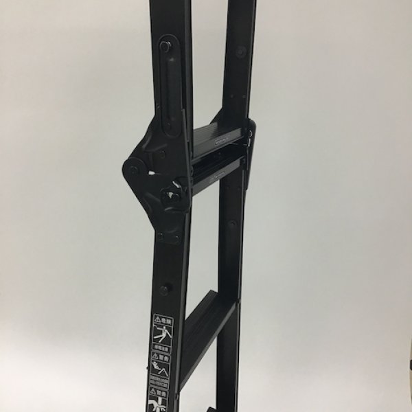 画像3: TRUSCO はしご兼用脚立 ブラック 高さ1.70m BKK-180 [207-4478] (3)