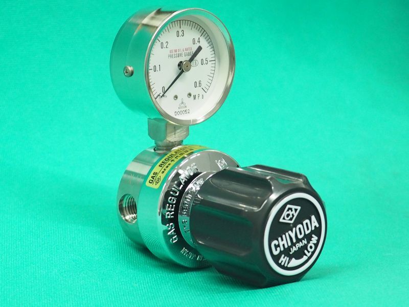 分析用標準ガス圧力調整器 ハイセレクト- シリーズ CHSS-4 (装置・ライン用・1段減圧式) 高純度ガス用 千代田精機